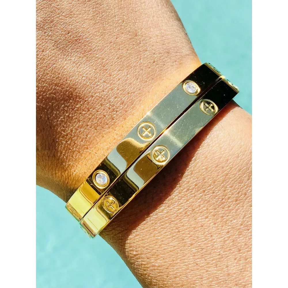 Lust Cross Bangle